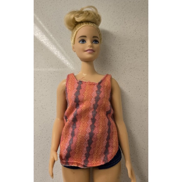 Curvy Barbie Doll With Clothes - Picture 2 of 4